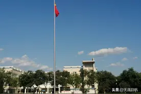蓝蓝的天上白云飘图片