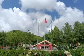 天然避暑好去处，京城原始森林满目苍翠，雨后竟然美成童话世界图片