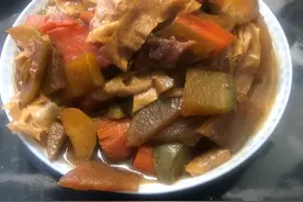 家常菜——萝卜烧肉来了图片