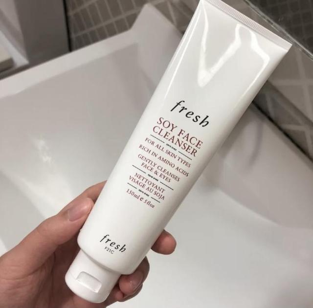 超市里“最不起眼”的6款洗面奶，穷人看不上，有钱人却抢着买