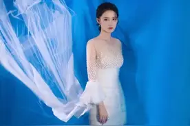 李沁穿上水母裙，真的太绝美了！图片