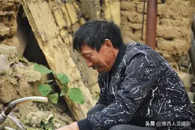 河南大哥一天三顿离不开酒，种柴胡养火鸡，窑居的山凹成了动物园图片