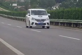 网约出租秒变“超速王”，执勤交警依法拿下处罚图片