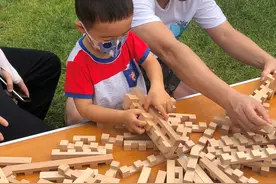 孩子总搞破坏怎么办？建议选一些有难度的玩具让他拆图片