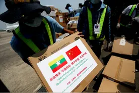 中国捐助其他国家，物资包装箱上出现许多诗句，写诗传统从何而来？图片