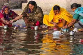 过节用牛粪做餐具，洗牛粪浴…...，印度人咋对牛粪爱得深沉？图片
