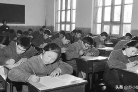 新中国成立以来那些不断变化着的高考时间图片