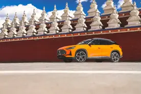 超燃外观+30英寸三联屏，年轻人专属SUV勇闯高原，能hold住吗？图片