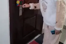 成精了！山东一女子出门忘带钥匙，结果猫咪竟成功从屋内开门图片