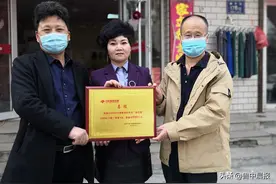 手机投注喜中599万没取彩票 热心老板主动送还大奖彩票图片