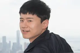 张杰造访帝国大厦，高空俯瞰大张双臂放飞自我图片