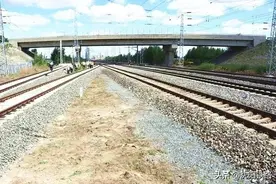 铁路线路上为啥不让长草？图片