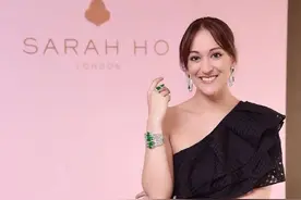 赌王长房孙女近照，大孙女一脸斑，二孙女像热巴，职业还很牛图片