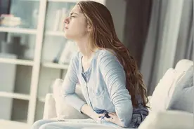 晚上吃苹果会伤胃吗？提醒：这几类食物，再喜欢也尽量少碰图片