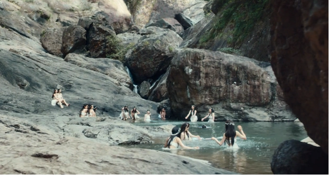 3天登上热榜第一！这部靠着“香艳”镜头捞钱的网大，被骂了