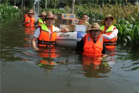 商丘市众人爱心车队驰援郑州新乡抗洪救灾图片