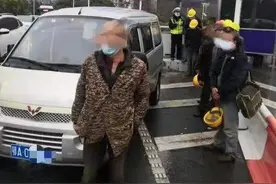 春运收官不松劲，武汉交警二桥大队严查交通违法行为图片