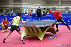 东京奥运会防疫新规乒乓球赛不许吹球摸桌，马龙热身赛一天吃两张黄牌图片