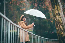 故事：帅男神苦追我半年，刚准备答应，室友偷拍的视频却让我傻眼图片