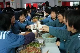 服刑人员在监狱里伙食怎么样？图片