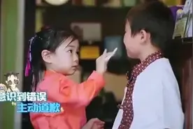 戚薇女儿lucky走红，自信的孩子原来自带高光......图片