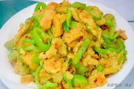 用鸡蛋和面煎的青椒，你吃过吗？河南老辈人的手艺，口口香又酥图片