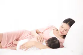 宝宝奶睡到2岁，戒除难度不升反降，2个步骤，不哭不闹自主入睡图片