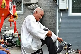 爱新觉罗安林：蹬三轮胡同游38年，一小时150块值这个价图片
