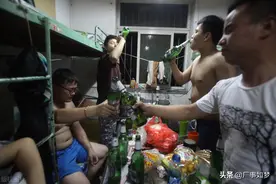 能给自己打针、爱打抱不平、各有一手绝活，宿舍里的兄弟都是神人图片