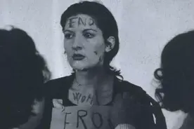 行为艺术：我允许他们亲吻我，也允许他们杀了我图片