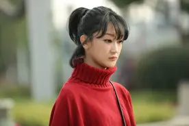 难怪马思纯说她是“大个子”的周冬雨，眼睛也太像了吧图片