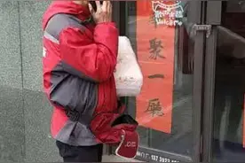 “这些小事给了我们熬过寒冬的力量”逆行坚守中的快递小哥们讲诉“空城”背后的温度图片