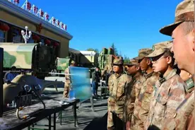 解放军河豚无人机亮相，携带8枚迫击炮炮弹，可实现凌空垂直打击图片