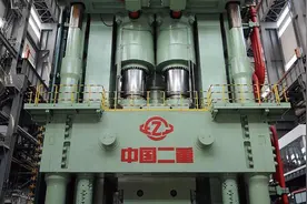 中国工业实力标杆！8万吨大型模锻压机，总高42米，总重22000吨视频封面