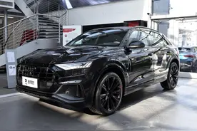 3.0T+300马力，空间内饰双豪华，实拍奥迪Q8图片