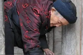 百岁老夫妻30年未出村半步，相濡以沫90载，一顿腊肉火锅让人暖心图片