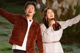 《时光音乐会》惊艳！8大歌手坐草垛聊天唱歌，搞出了个王炸综艺图片