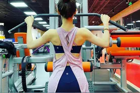 章泽天做健身操秀肌肉，发文春天来了，该操练起来啦图片