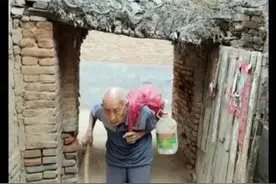河南拾荒老人去看病，救命钱被偷，录入信息时民警惊得给他敬礼图片