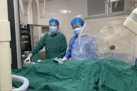 「医疗在线」七旬老人“急性腿梗”介入治疗及时取栓图片