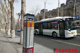长春高速客运站公交站点有点特殊？为啥有的车进站，有的车“绕道”走？图片