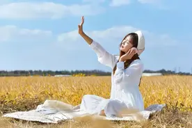 一个婚后从不向父母“伸手”的独生女：钱，放在父母手里才最安全图片