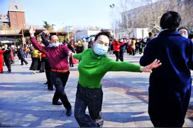 45岁阿姨自述：和两个男人跳交谊舞后，我才知交谊舞跳不得，怕了图片