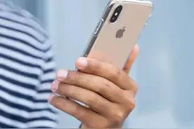 体验裸机原生美感，透明iPhone XS Max手机壳图片