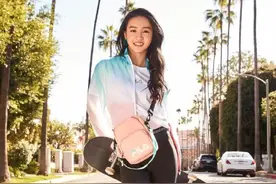 木村光希晒照身材比例好，和防弹少年团代言同品牌，BTS年赚3.5亿图片