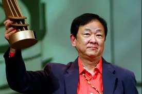 邵氏打星王羽中风五年后出院，在外租房由护工照顾，已是失智老人图片
