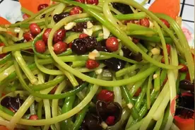 蒜苔最好吃的做法，天天吃都不腻，拿肉都不换，一次3斤不够吃图片