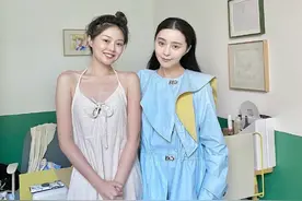 晚晚与范冰冰合照，气质美出圈，论拍照姿势的重要性图片