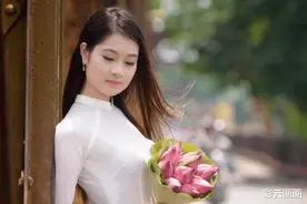 套路多：在越南游玩，漂亮女子问“要不要生菜”，生菜是什么意思图片