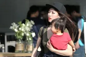 这4种打扮的妈妈，几乎都不是自己带娃，在大街上一眼就能看出来图片